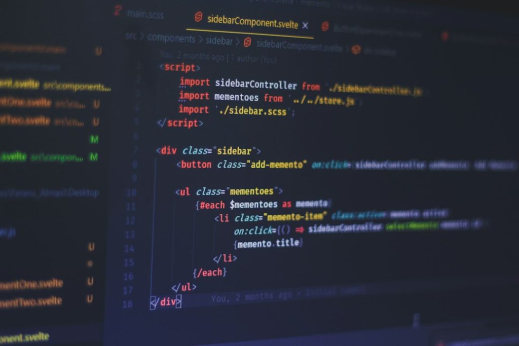 Màn hình mã nguồn minh họa chi phí làm website theo phạm vi